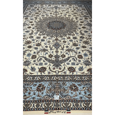 "Handcrafted Persian Rug, 60-Year-Old Isfahan Design, Silk and Wool Blend, 420x315 cm" – Highlighting craftsmanship, age, and materials.
