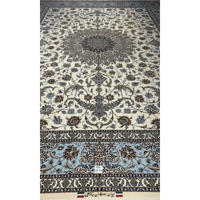"Handcrafted Persian Rug, 60-Year-Old Isfahan Design, Silk and Wool Blend, 420x315 cm" – Highlighting craftsmanship, age, and materials.
