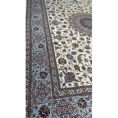 "Exquisite Persian Rug for Sale, Isfahan Design, 60 Years Old, Hand-Knotted Wool and Silk" – Focus on craftsmanship, materials, and age. ​​