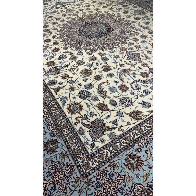 "Elegant Persian Isfahan Rug, Hand-Knotted by Master Weaver, 420x315 cm, Wool and Silk" – Focusing on quality, size, and craftsmanship.