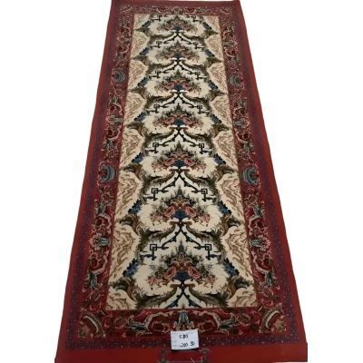 "Hand-knotted Persian-inspired red runner rug from Isfahan, featuring a wool and silk blend, with intricate vintage design. Size: 200 cm x 80 cm."

